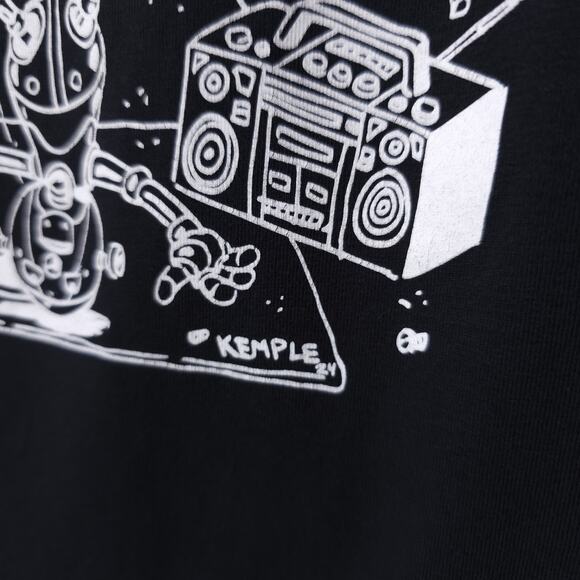 The Electric State Shirt Mens Large Pullover Cast Crew 2024 Millie Bobbie Brown - Picture 10 of 11